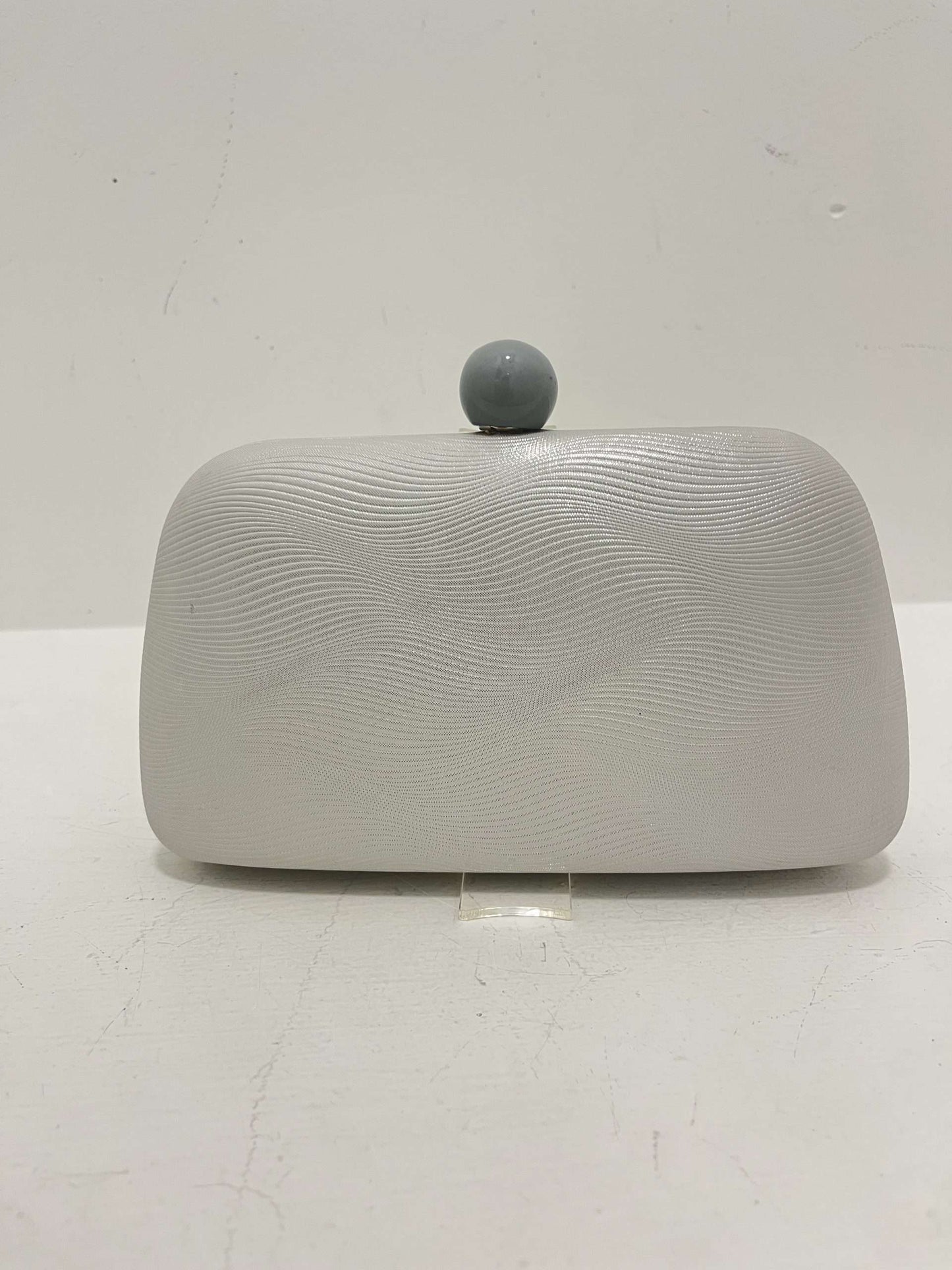 Wave-pattern Shimmer Clutch Silver 22725