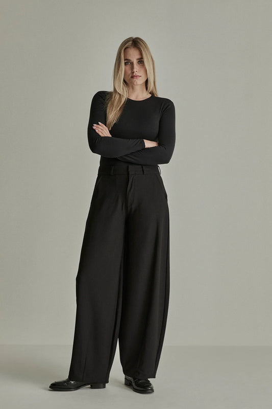 Para Mi Becca (Barrel) Crepe Black Trousers
